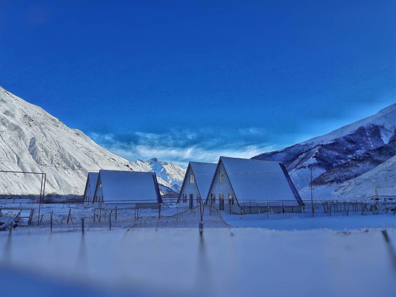 Twins Achkhoti Hotel Kazbegi Ngoại thất bức ảnh