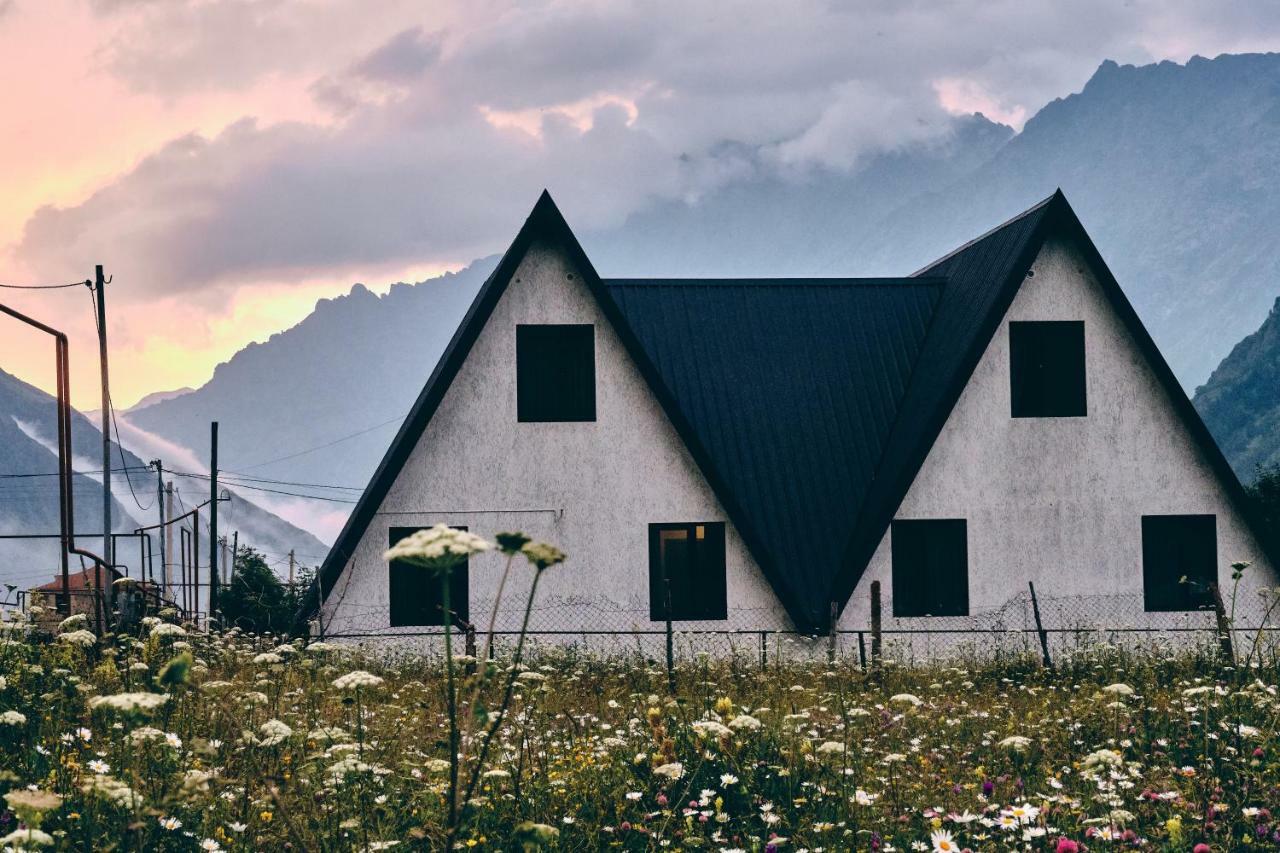 Twins Achkhoti Hotel Kazbegi Ngoại thất bức ảnh