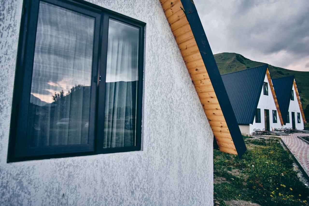 Twins Achkhoti Hotel Kazbegi Ngoại thất bức ảnh